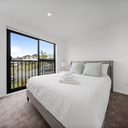 West Harbour Modern 4-Bedroom Retreat Auckland Exteriér fotografie